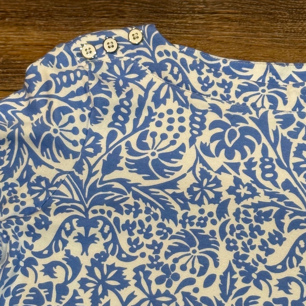 Kim Rogers Blue White Floral Damask Boat Neck Top Shoulder Button Nautical - Picture 2 of 5